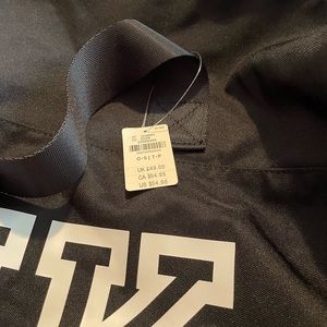 Pink gym or over travel bag. Size large Brand New. Tags on